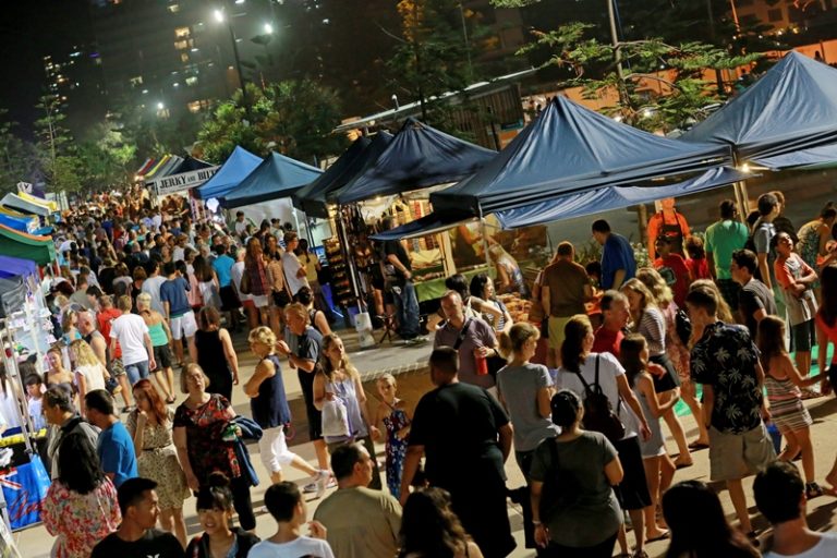 Surfers Paradise Beachfront Markets